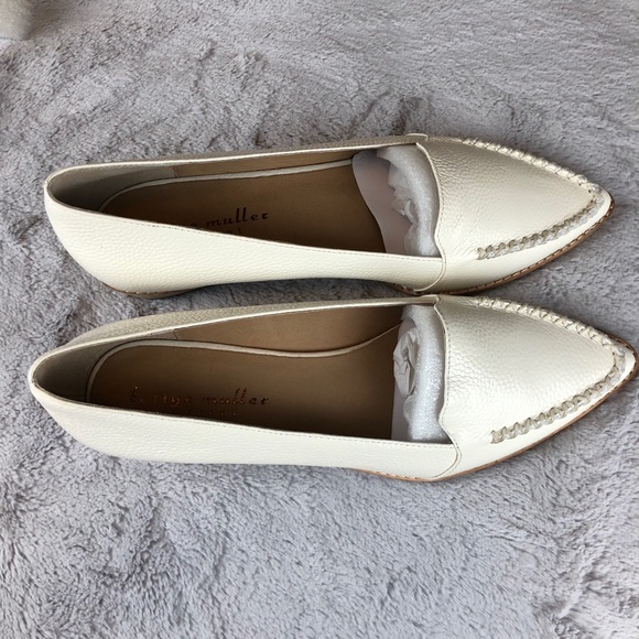 100% Leather Bettye Muller Chet Pointed Toe Loafer - Picture 8 of 11